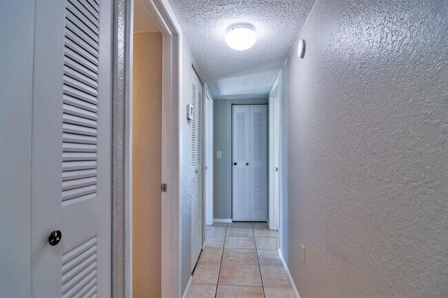 Building Photo - 900 Cove Cay Dr