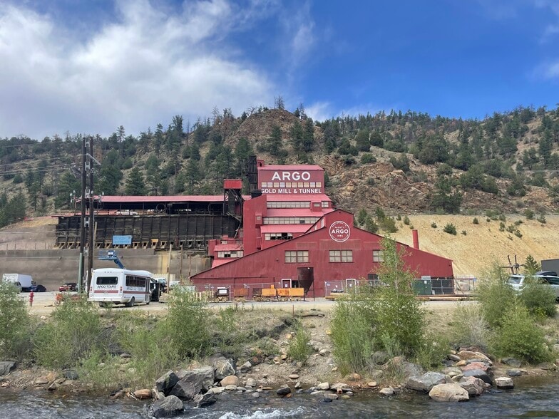 Building Photo - 2907 Riverside Dr