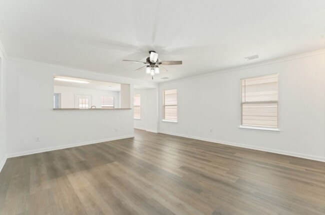 Building Photo - Stylish 3-Bedroom, 2-Bath in a Vibrant Spr...