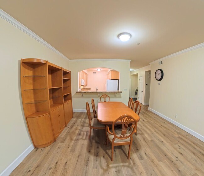 Building Photo - Riverwoods 2 Bedroom Condo