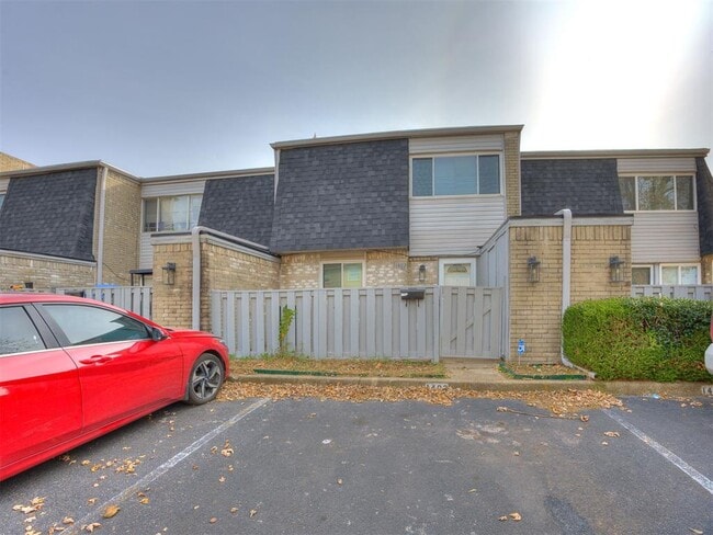 Primary Photo - 1402 Bill Carrol Dr