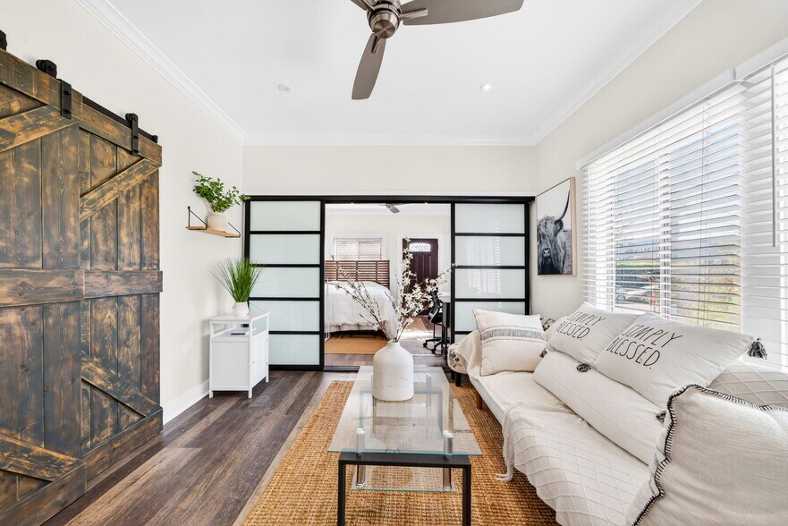 Building Photo - 5917 Lexington Ave