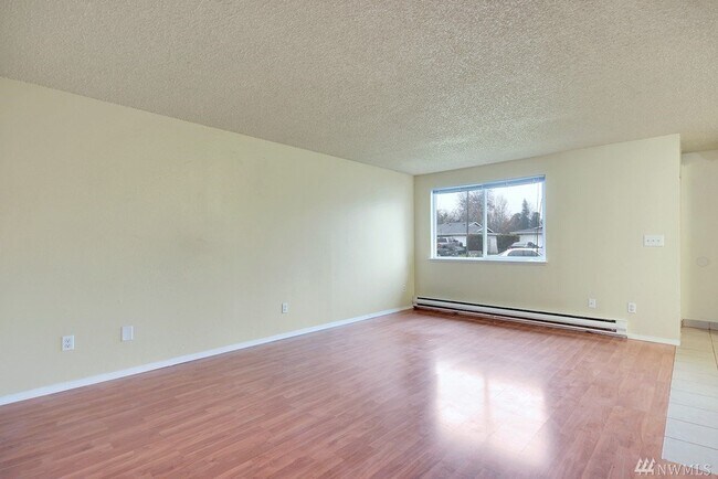 Building Photo - 1320-1320 12th Ave NW