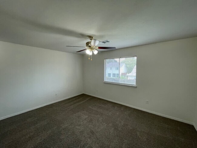 Building Photo - 6427 Founding Dr