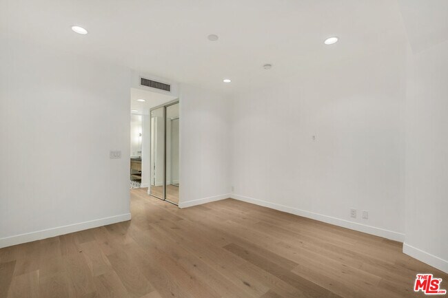 Building Photo - 515 Ocean Ave