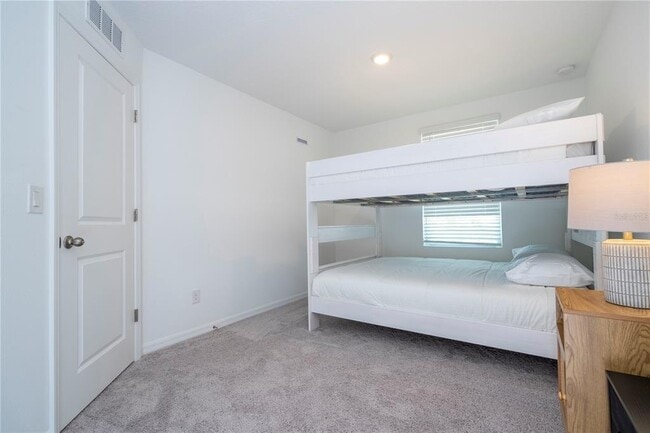 Building Photo - 686 Longboat Dr