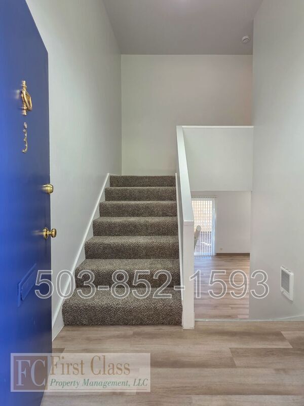 Building Photo - 8500 SW Canyon Dr