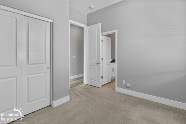 Building Photo - Fairmount Ave