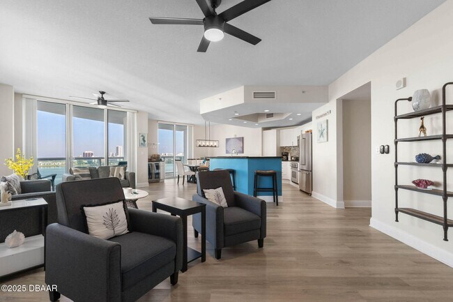 Building Photo - 231 Riverside Dr