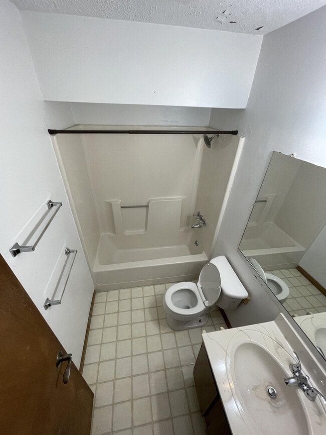 Building Photo - 127 Ridgecrest Cir