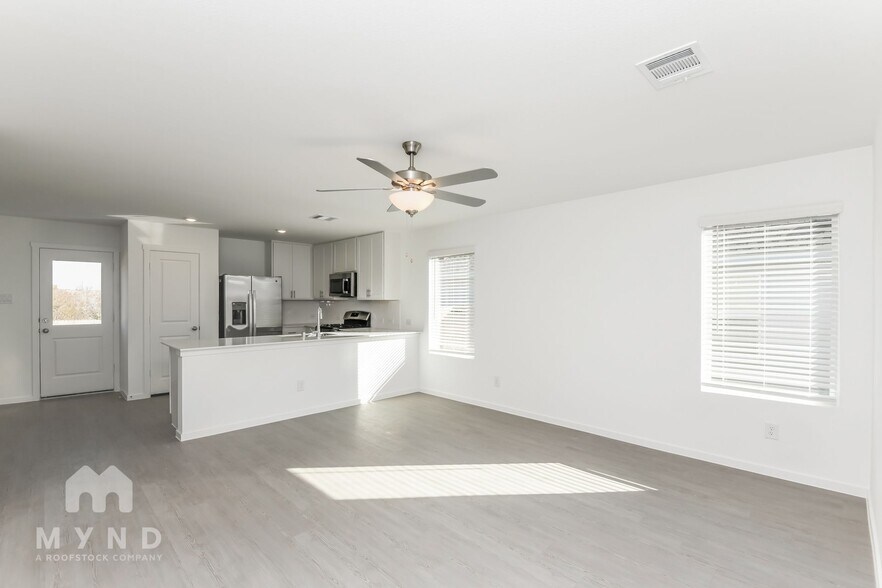 Building Photo - 2721 Ctr Crk Ln