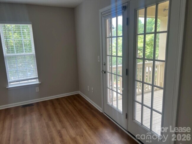 Building Photo - 306 Armour St