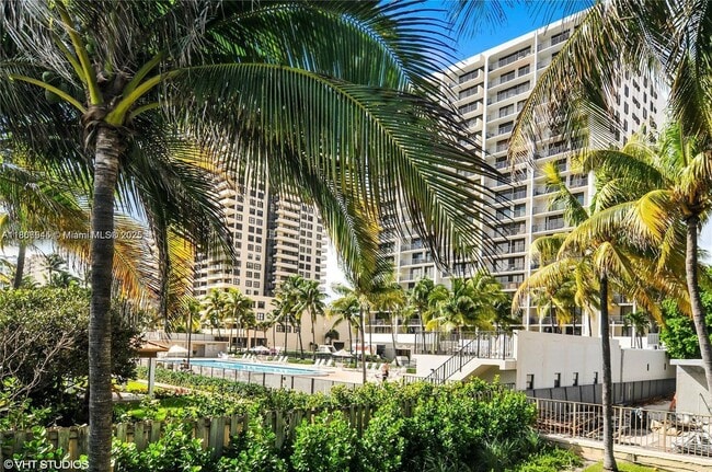 Building Photo - 2625 Collins Ave