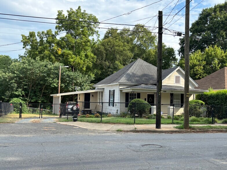 Building Photo - 1520 N Davidson St
