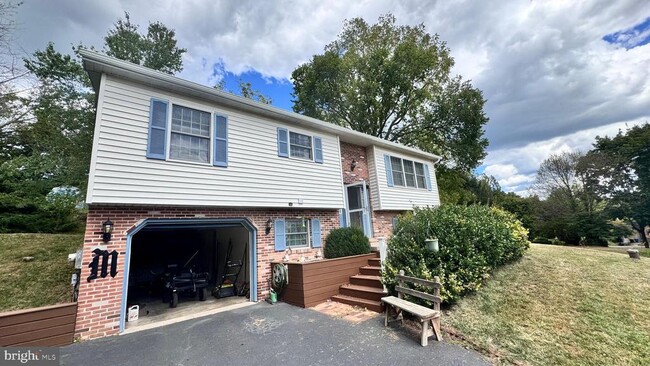 Building Photo - 16 Church Rd