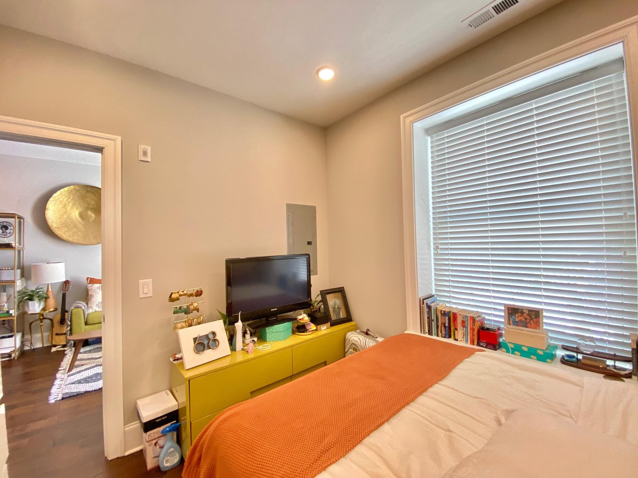 Building Photo - 2010 Walnut St