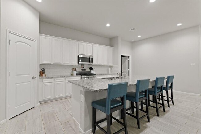 Building Photo - 18018 Svensson Slade Ln