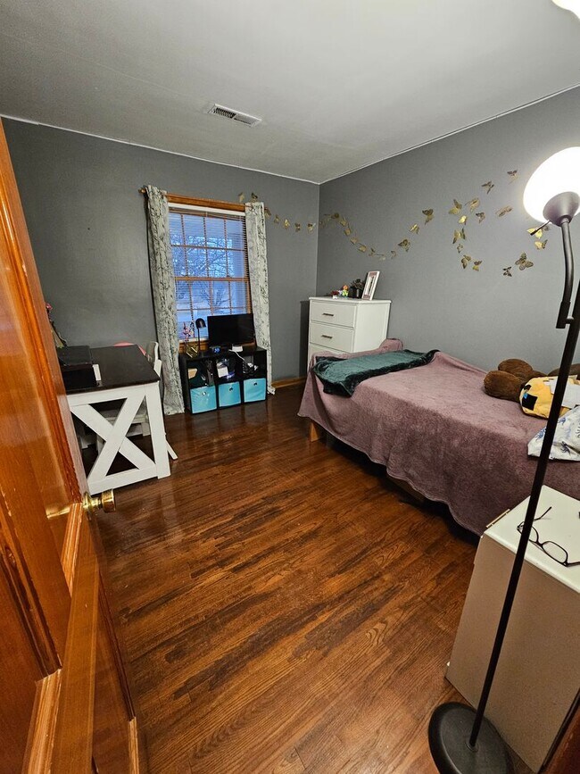 Building Photo - Christiansburg, 3 BR / 2.5 BA, Available A...