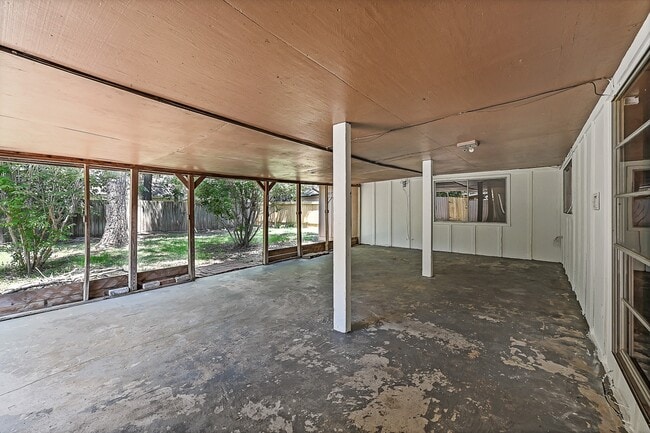 Building Photo - 2326 Turtle Creek Dr