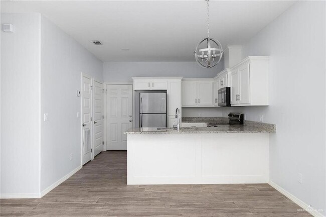 Building Photo - 400 S Retama Ln