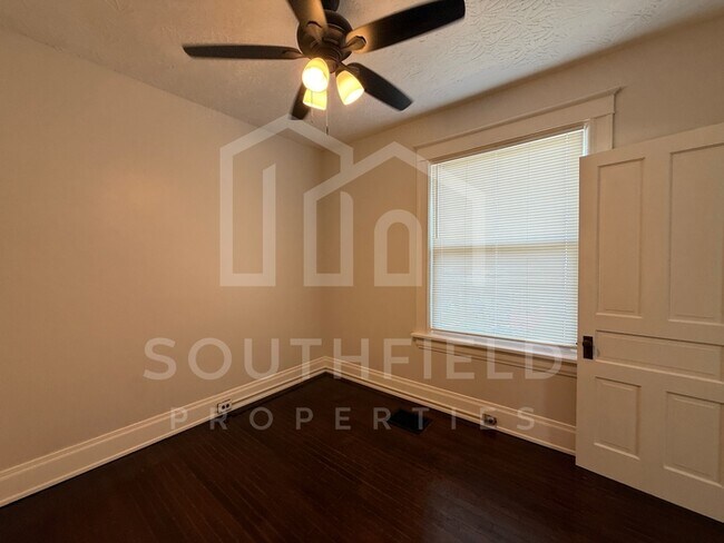 Building Photo - 1537 Ruth Ave