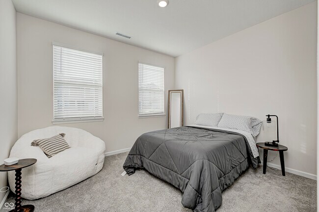 Building Photo - 2214 Warbler St