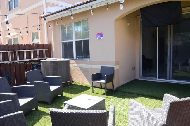 Building Photo - 12505 SW 124th Ct