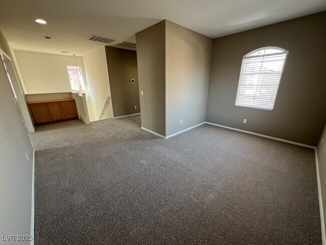 Building Photo - 733 Easter Lily Pl