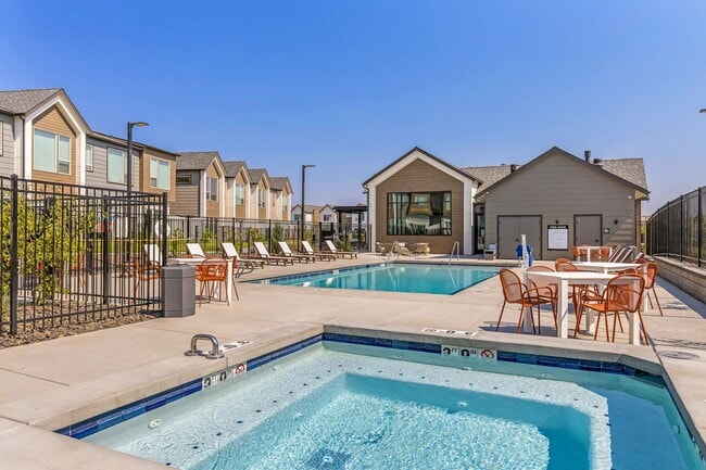 Building Photo - West Vine Townhomes