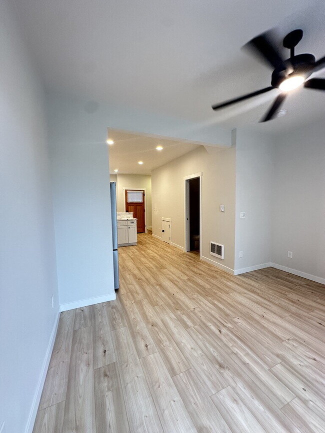 Building Photo - New 2-Bedroom Townhome