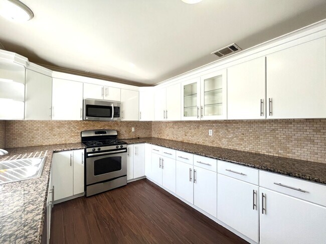 Building Photo - 4 bed, 3 bath in Loma Linda, CA!