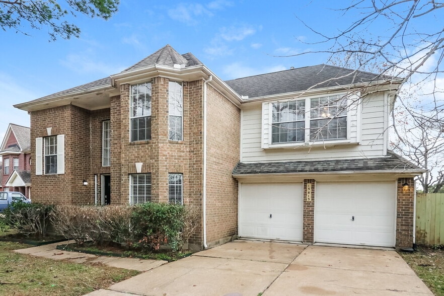 Building Photo - 15815 Spruce River Ct