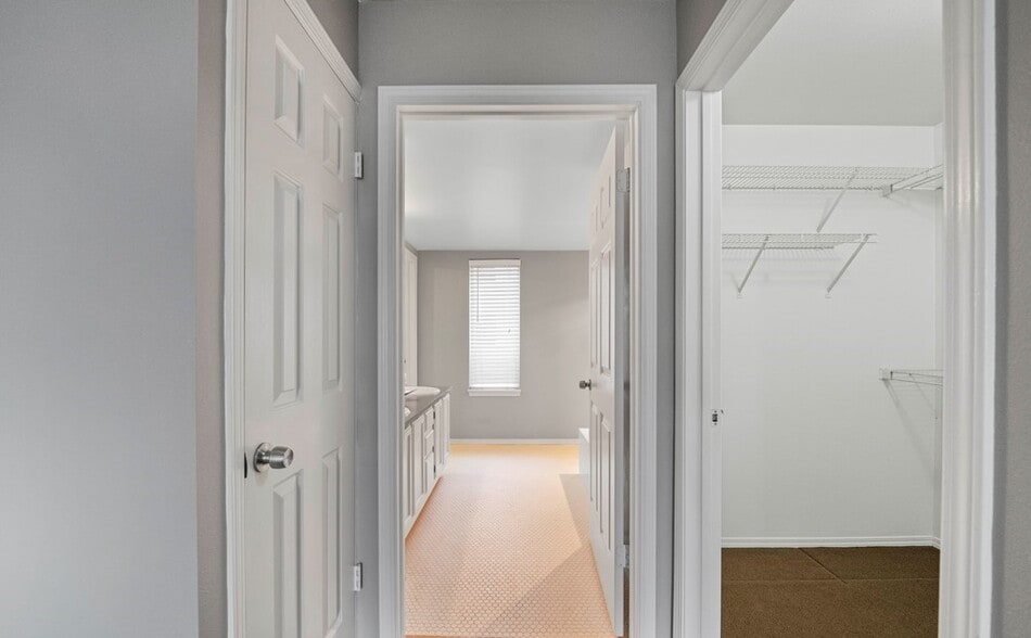 Building Photo - 3028 Western Ave