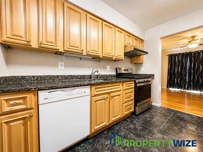 Building Photo - 7646 Oldfield Ln
