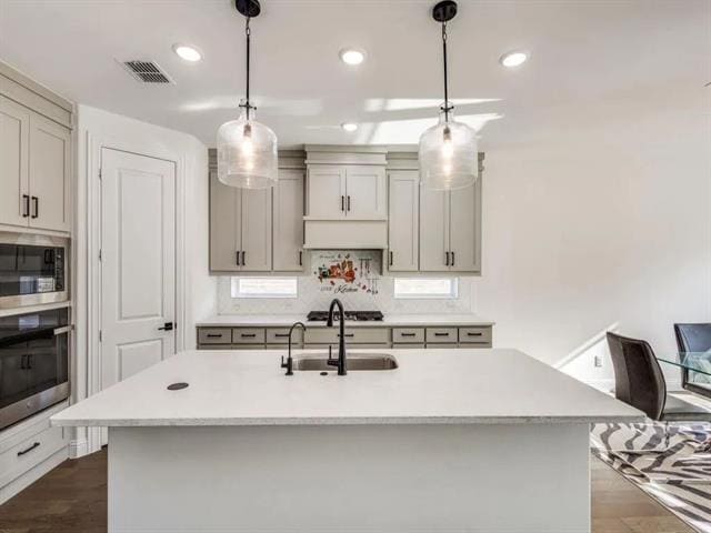 Building Photo - 10482 Great Days Dr