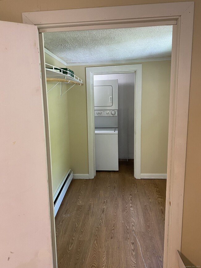 Building Photo - 70 Walnut St