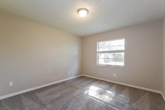 Building Photo - 948 March Hare Ct