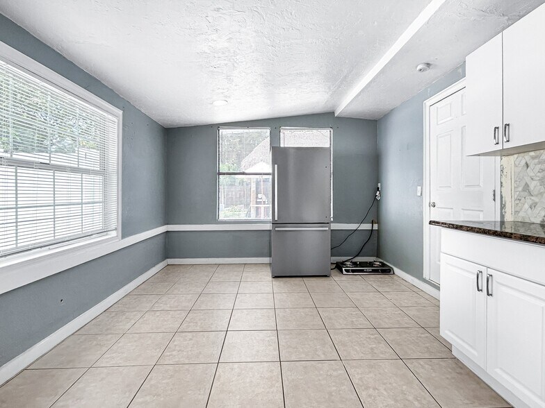 Building Photo - 3675 Prudence Dr