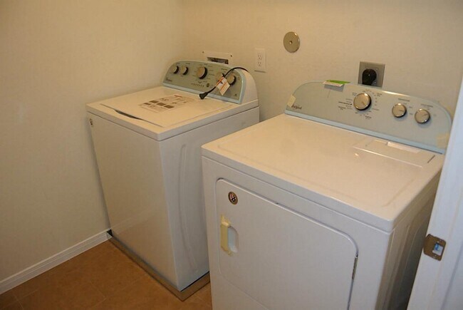 Building Photo - 2619 Skyview Long Dr