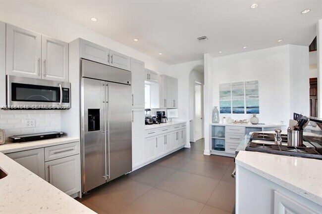 Building Photo - 257 N Coconut Ln