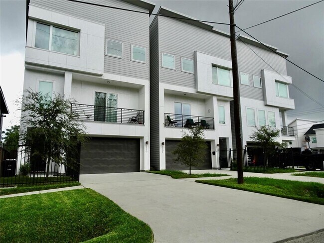 Building Photo - 2110 Live Oak St