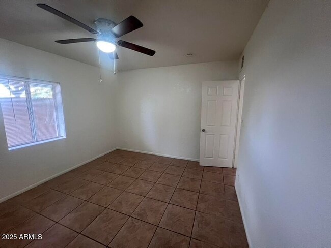 Building Photo - 526 S Mesa Dr