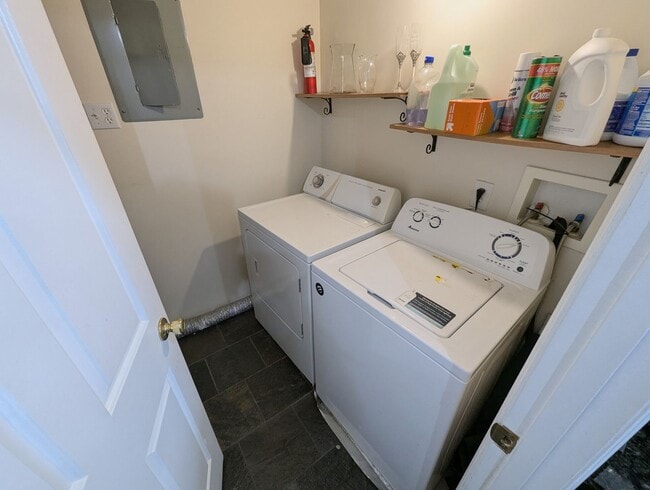 Building Photo - Fully Furnished Shaw Sanctuary **1/2 Off Security Deposit & 1st Month's Rent**