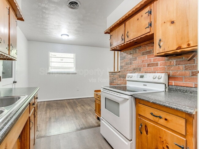 Building Photo - 219 Boston St