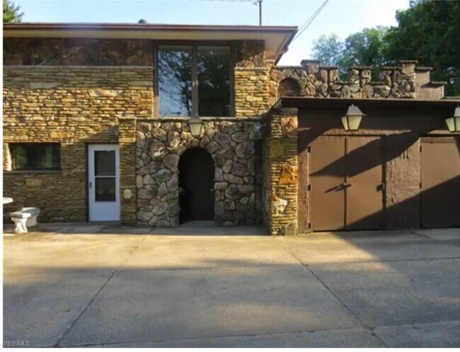 Building Photo - 8272 Wyatt Rd