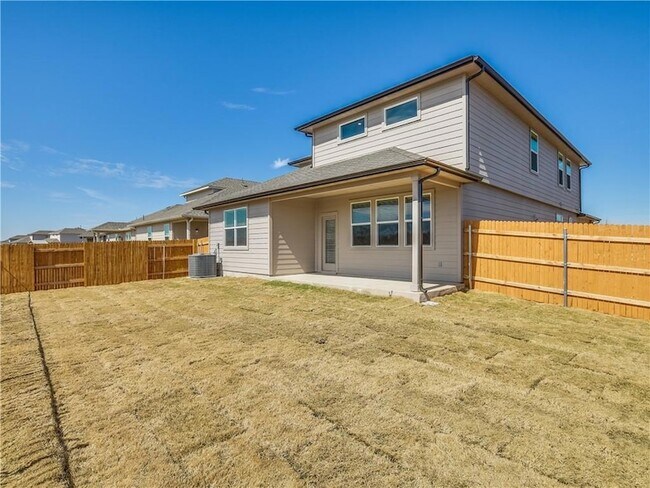 Building Photo - 401 Rainmaker Ln