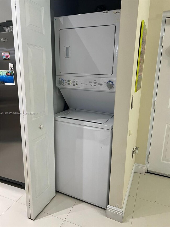 Building Photo - 7340 NW 114th Ave