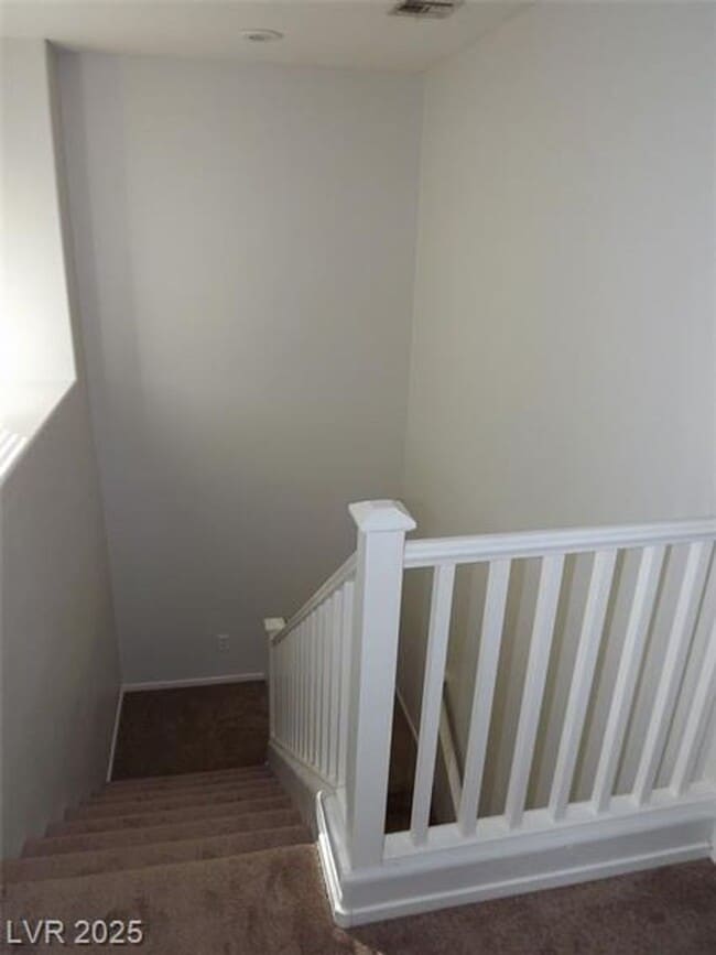 Building Photo - WONDERFUL 3 BEDROOM HOME AT END OF CUL-DE-...