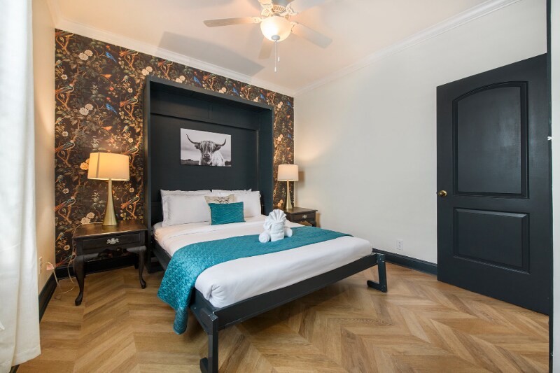 Building Photo - 10 Riker St