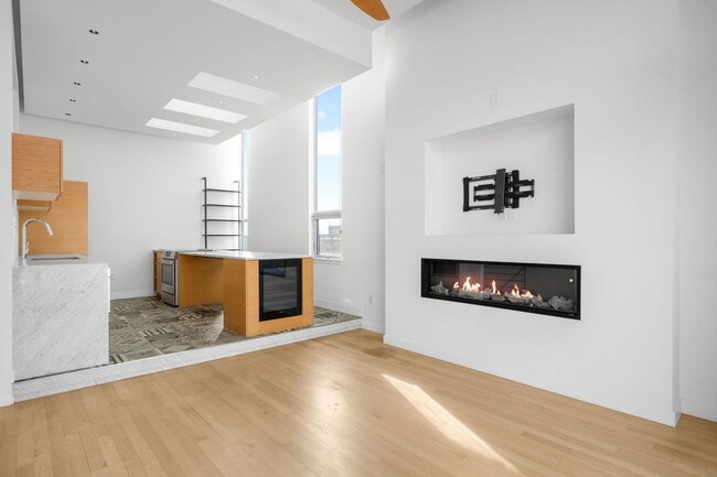 Building Photo - Modern 3BD, 4BA LoHi Townhome with Large Balcony and 2-Car Garage